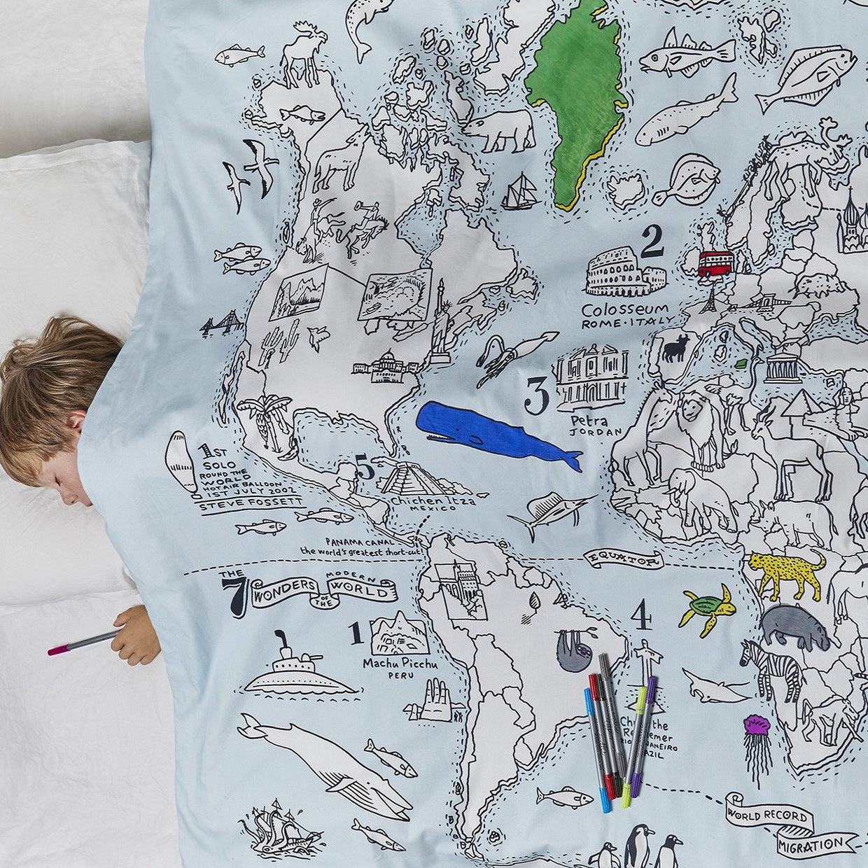 Dekbedovertrek met wereldkaart om in te kleuren | Eat Sleep Doodle